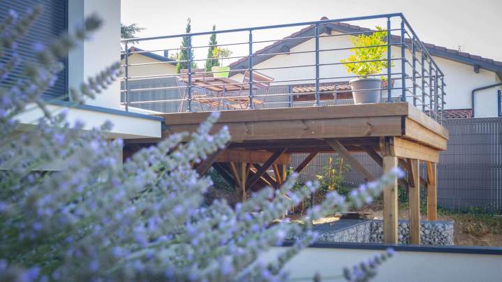 Terrasse sur pilotis Gleizé