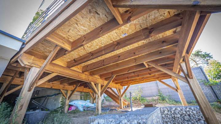 Terrasse sur pilotis Gleizé