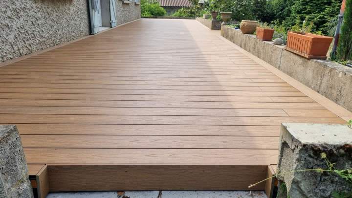 Terrasse en composite Gleizé